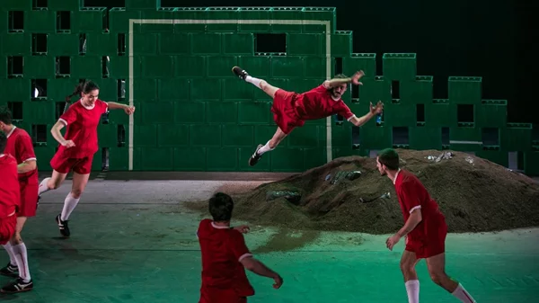 Athens Streaming | «Βαβυλωνία» με υπογραφή Κακλέα, νέοι χορογράφοι από τη Στέγη και οι «Παρόντες» στη μάχη με τον Covid-19